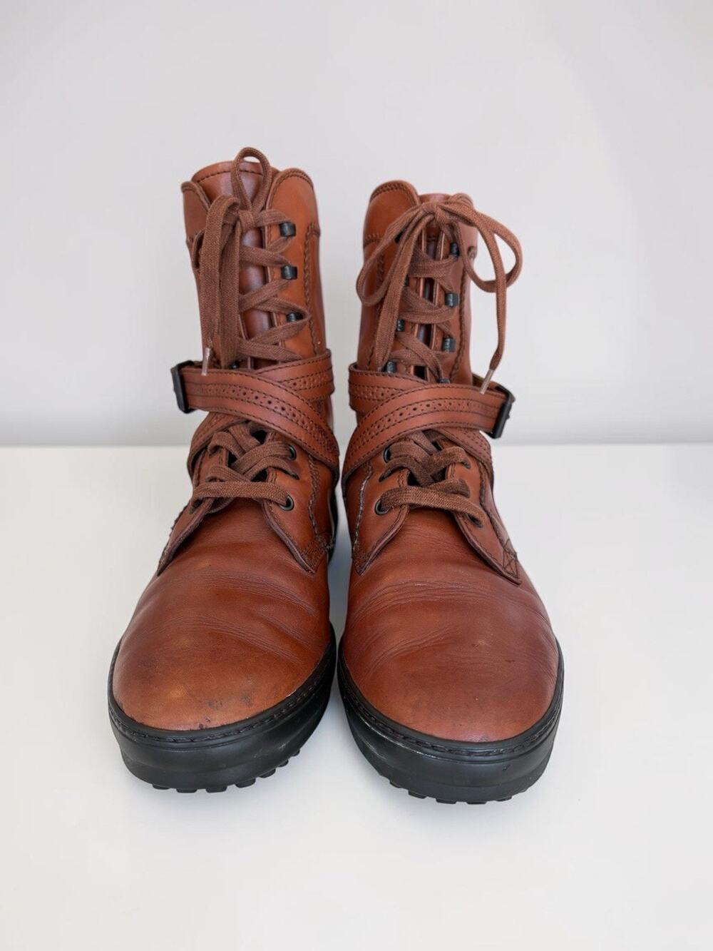 Tod’s Brown Leather Combat Boots Sz 39.5 Brogue Buckle Strap Lace Up Italy